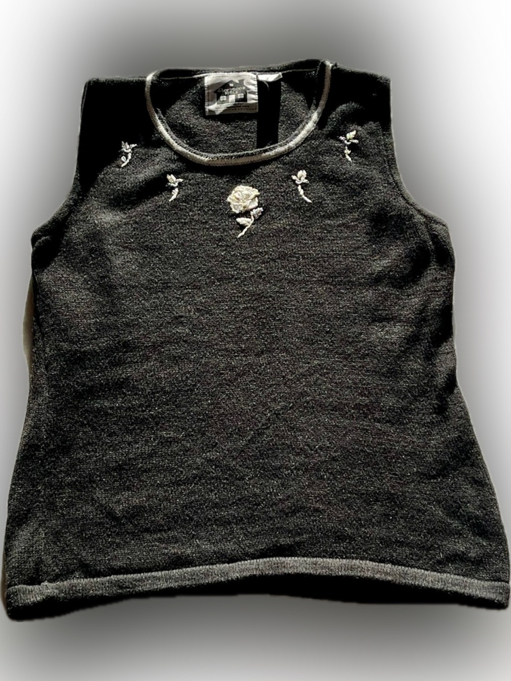 Storybook Knits Vintage Winter Roses Embroidered Sweater Vest Tank Top Small S